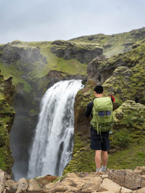 3 days hike fimmvorduhals, hiker looking at waterfall